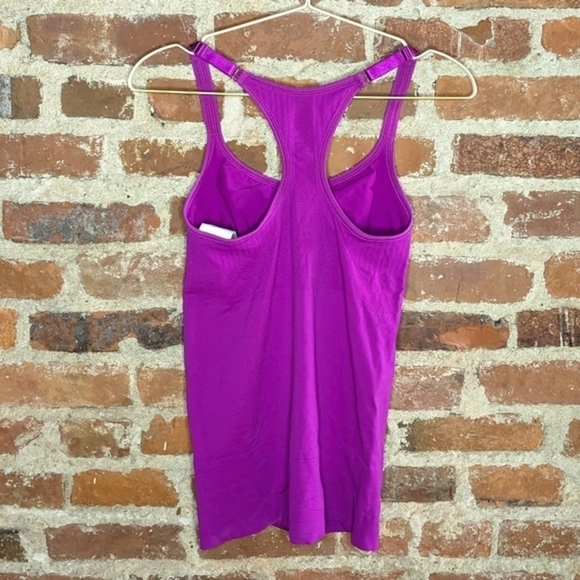 Nike‎ Small Purple Fit Dry Tank Top w/ Built-in Bra & Adjustable Straps - Picture 3 of 10